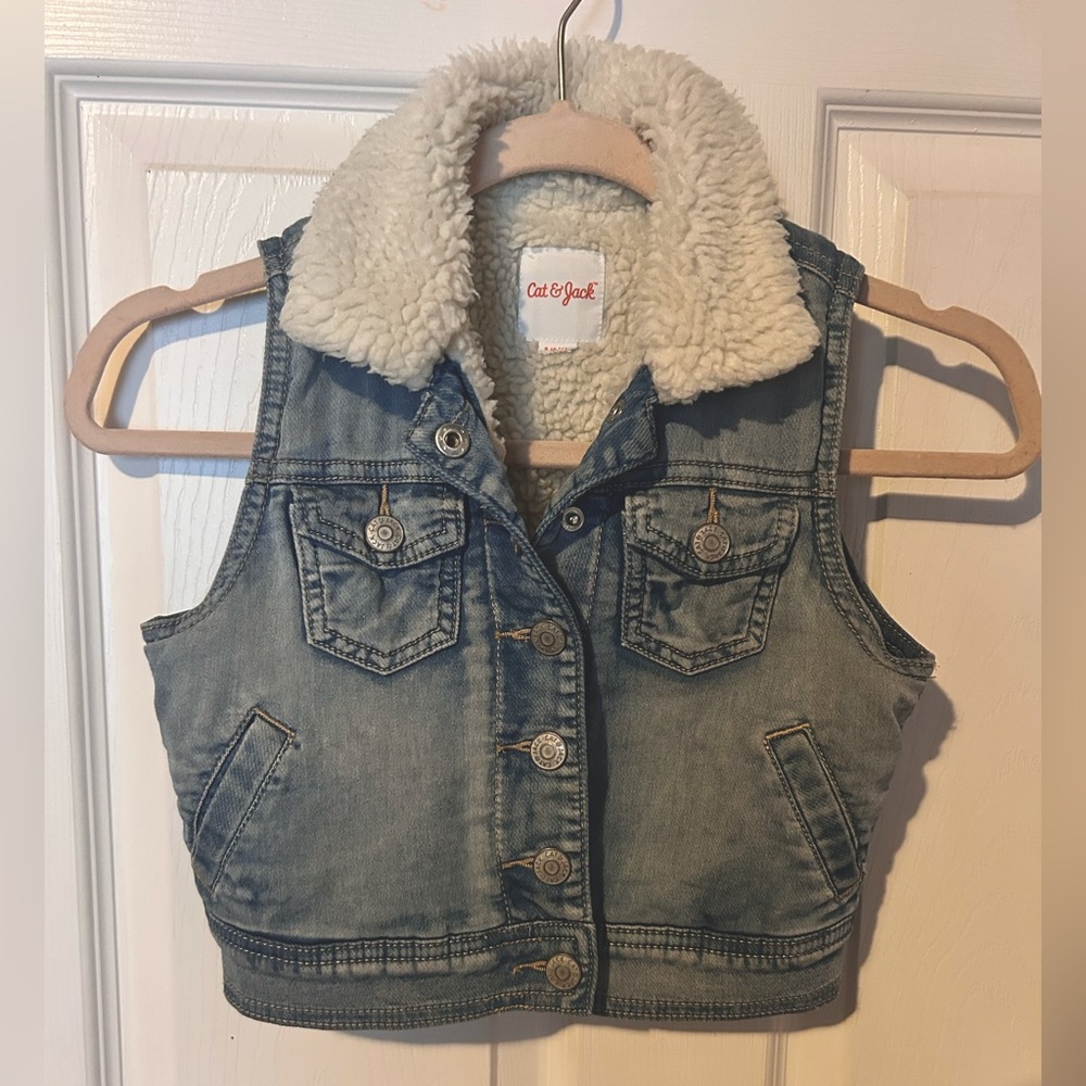 Girls Cat & Jack Denim Vest Sheep faux collar sz 6